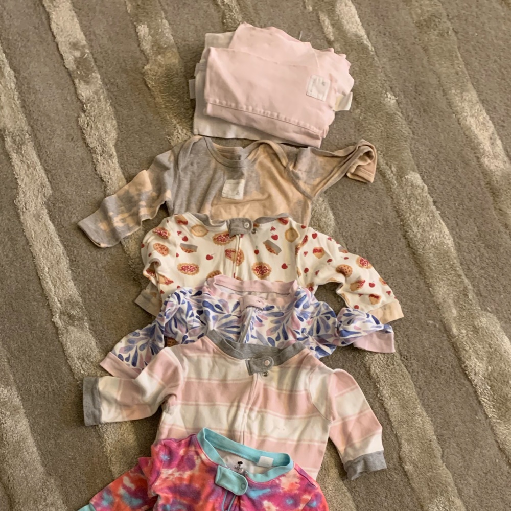 Infant baby girl Burt’s Bees pajamas, 5 total, with Burt’s  Bees burp cloths